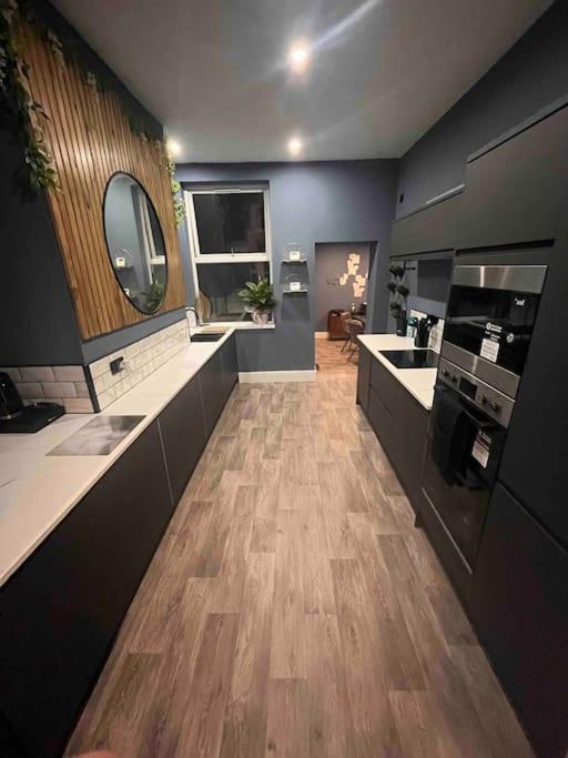 קולווין ביי Modern 5 Bedroom Terraced Luxurious House מראה חיצוני תמונה